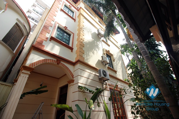 Unfurnished house with large courtyardfor rent in Tay Ho, Hanoi